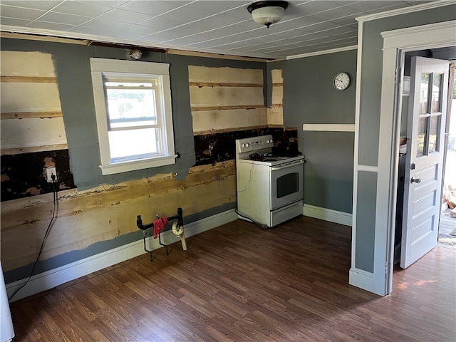 kitchen featuring ornamental molding, dark wood-type flooring, and electric stove