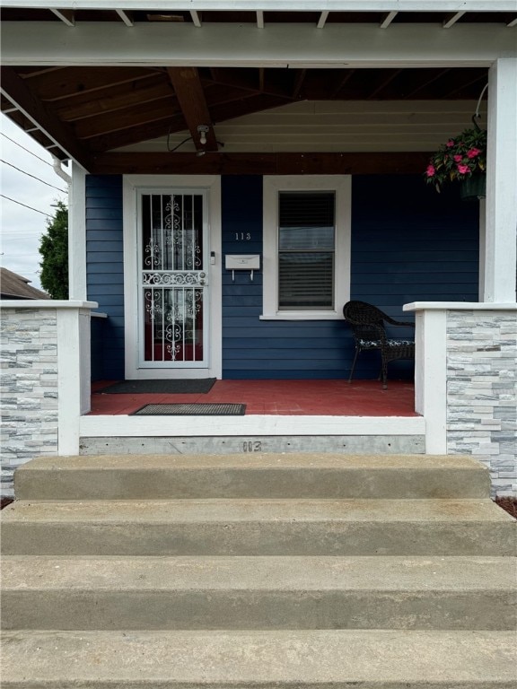 property entrance with covered porch