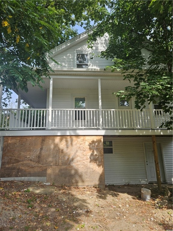 view of front of house featuring covered porch