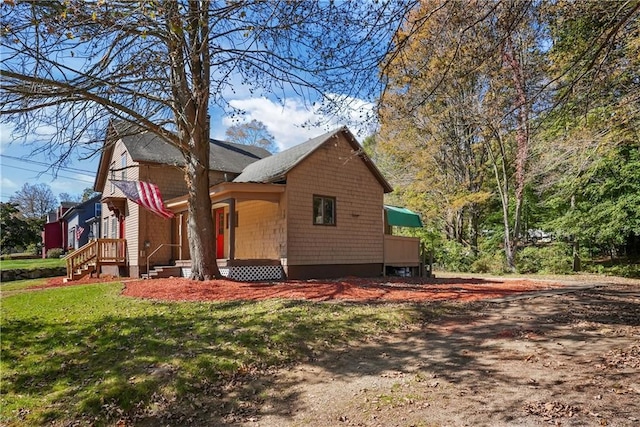 view of front of property with a front lawn