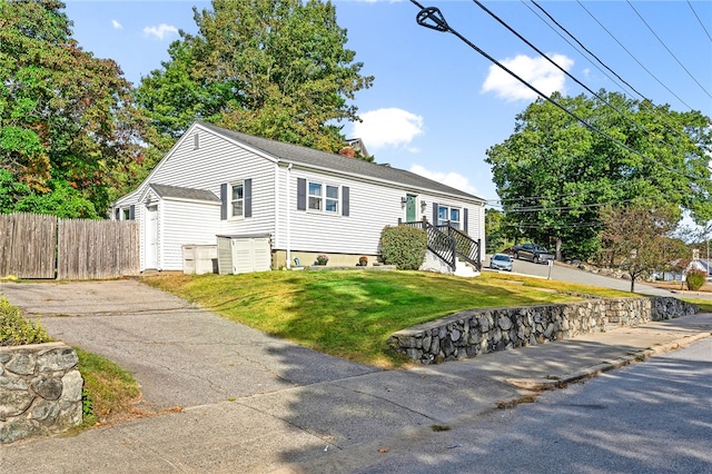 view of front of property with a front yard