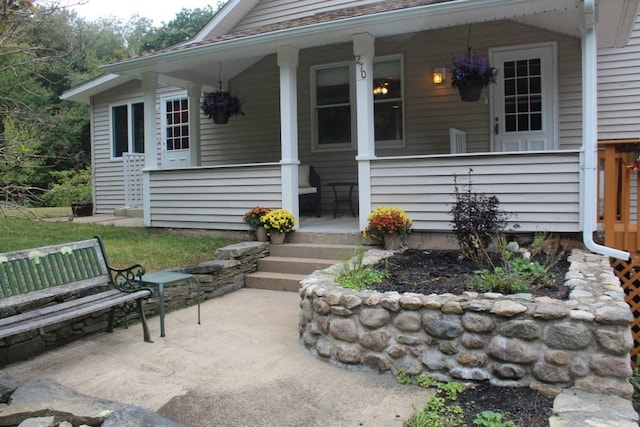 entrance to property featuring covered porch