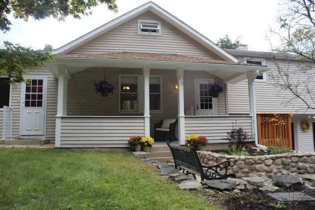 view of front of home featuring a porch and a front lawn