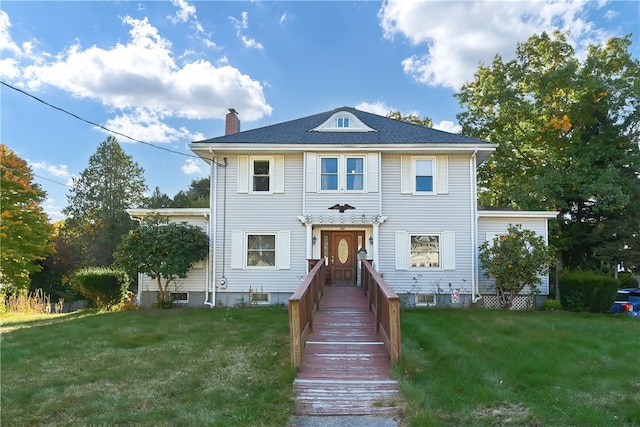 view of front of house featuring a front lawn