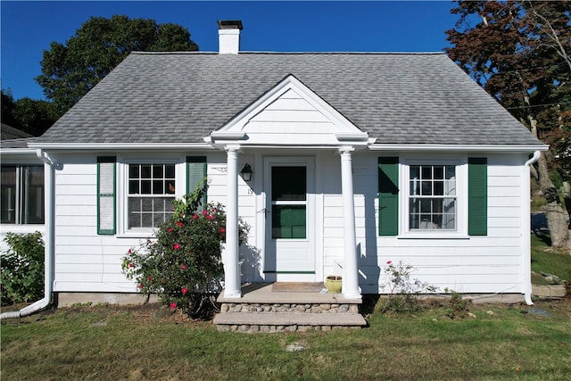 view of front of house with a front yard