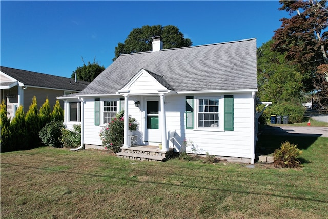 view of front of house with a front lawn