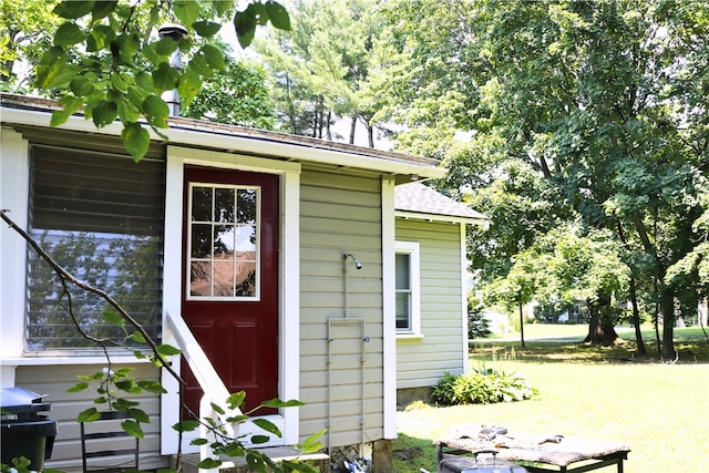 view of outdoor structure with a yard