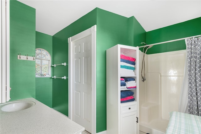 bathroom featuring curtained shower and sink