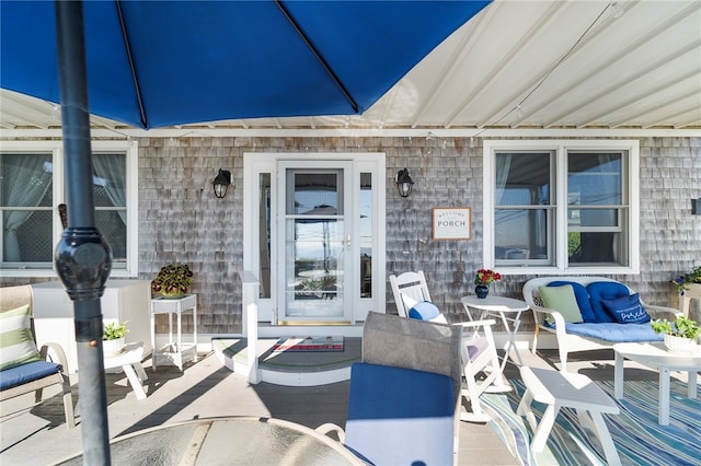 doorway to property featuring an outdoor hangout area