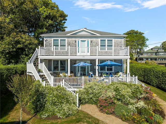 view of front of property with a balcony