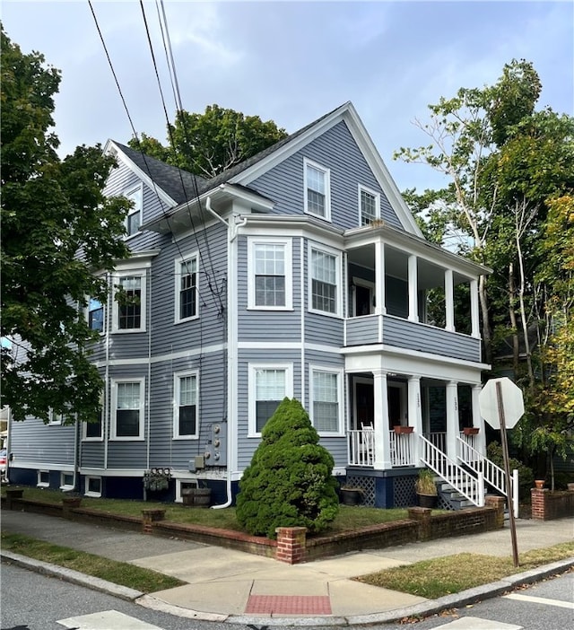 view of front facade with a balcony