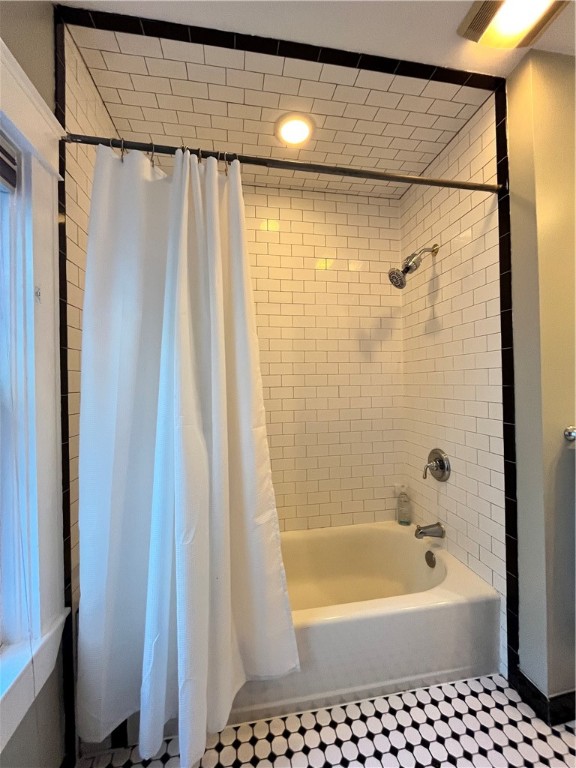 bathroom with shower / tub combo with curtain