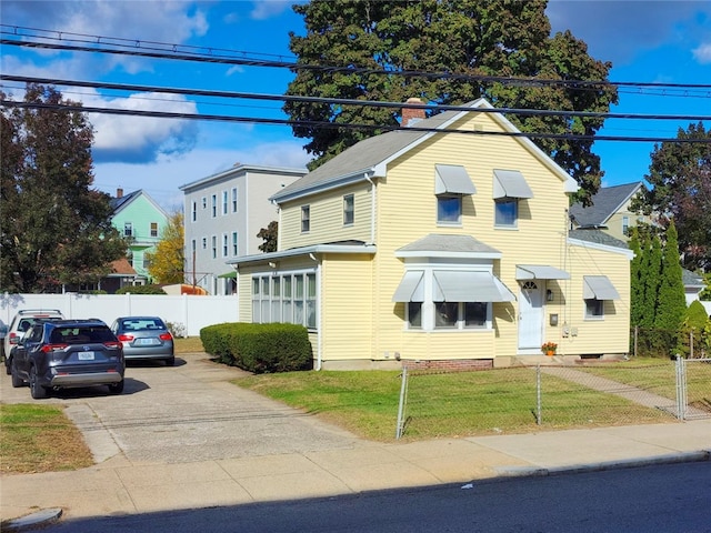 front of property featuring a front yard