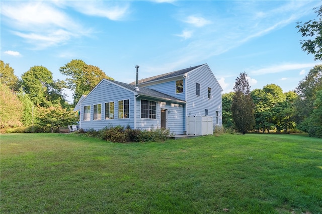 back of house featuring a yard