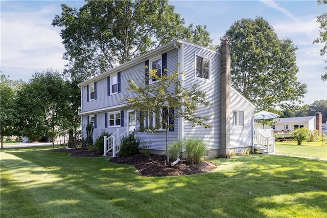 view of front facade featuring a front yard