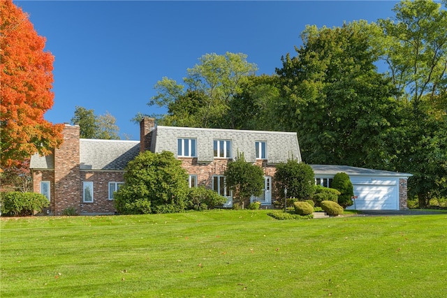 view of front of house featuring a garage and a front yard