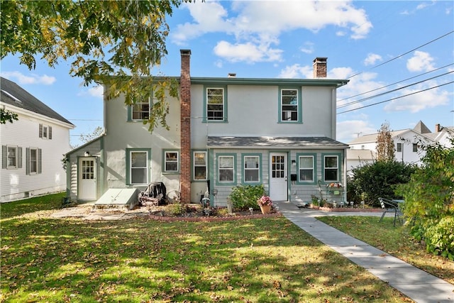 view of front of property with a front lawn