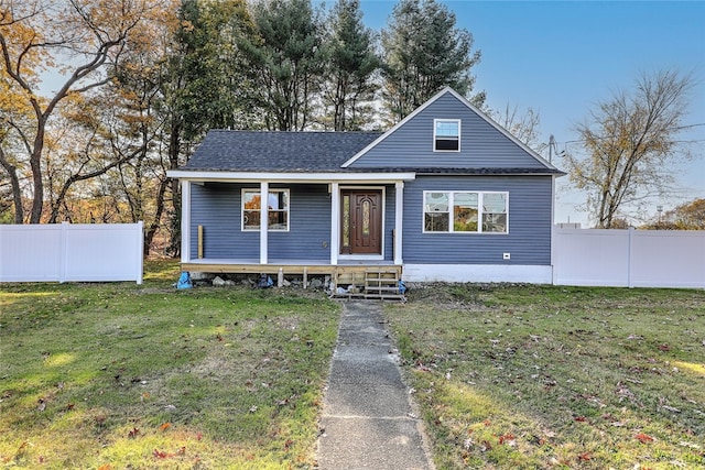 view of front of home featuring a front lawn