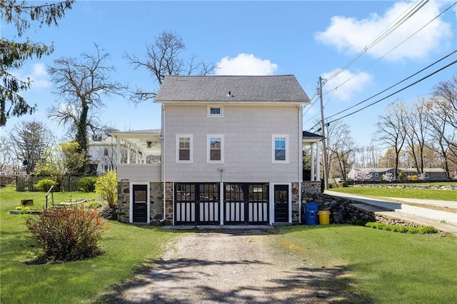 back of house featuring a yard