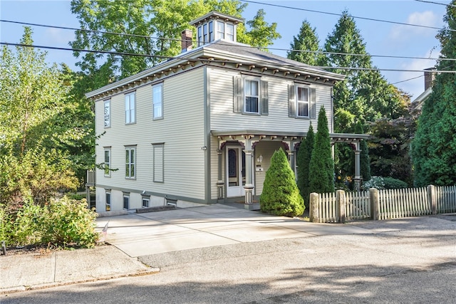 view of italianate-style house