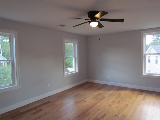 empty room featuring light hardwood / wood-style floors and ceiling fan