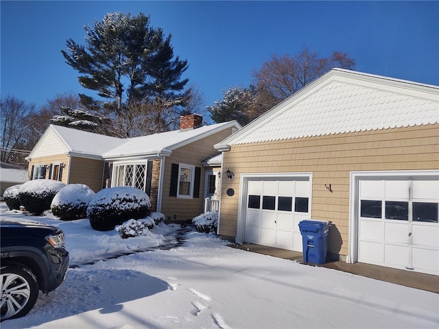 view of front facade featuring a garage