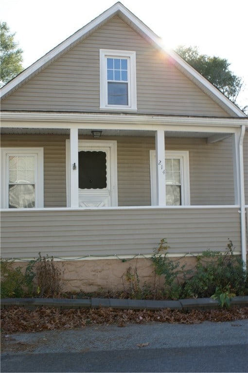 view of front of property with a porch