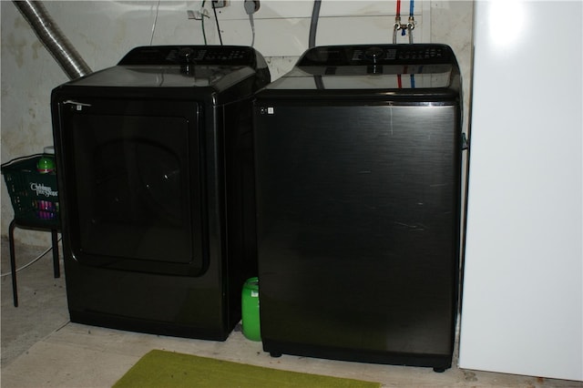 washroom with washer and clothes dryer