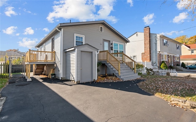 view of front of house featuring a wooden deck