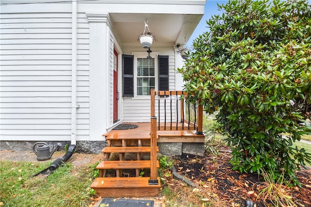 doorway to property with covered porch