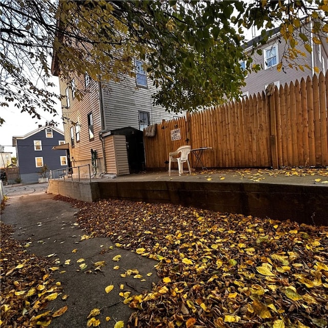 view of yard featuring a patio area