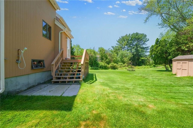 view of yard with a storage shed