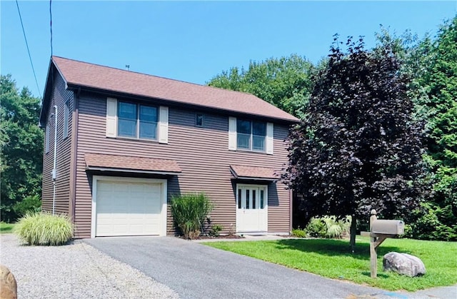 view of front of property featuring a front lawn and a garage