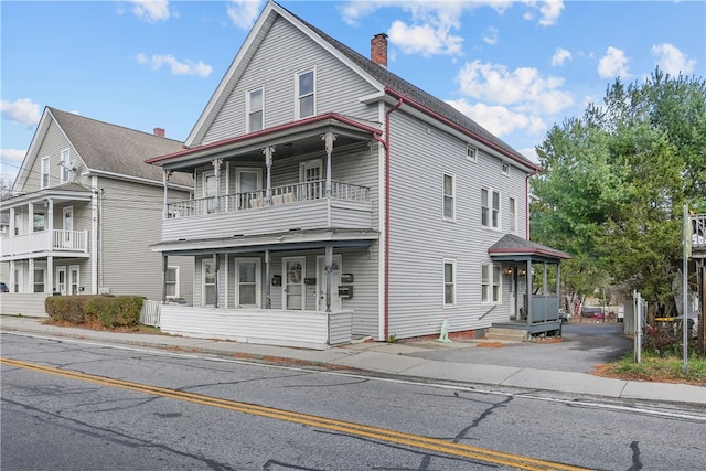 view of front of property with a balcony