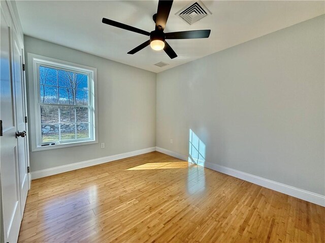 empty room featuring light hardwood / wood-style flooring and ceiling fan