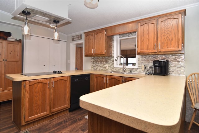 kitchen with black appliances, decorative light fixtures, kitchen peninsula, and sink