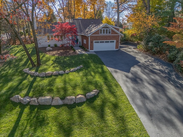 view of front facade featuring a garage and a front yard