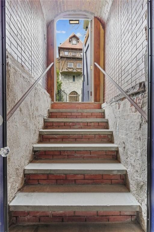 43 Old Beach Rd, Newport, RI 02840 - view of staircase