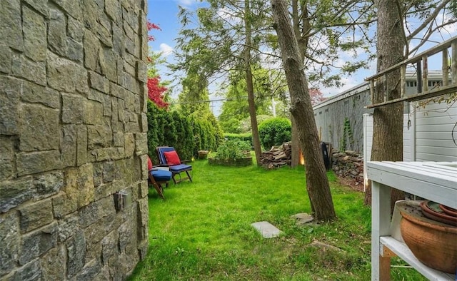 43 Old Beach Rd, Newport, RI 02840 - view of grassy yard