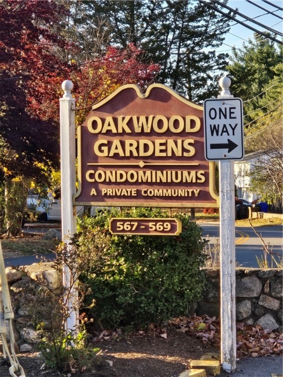 view of community / neighborhood sign