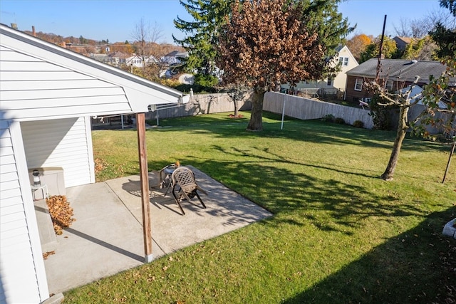 view of yard featuring a patio