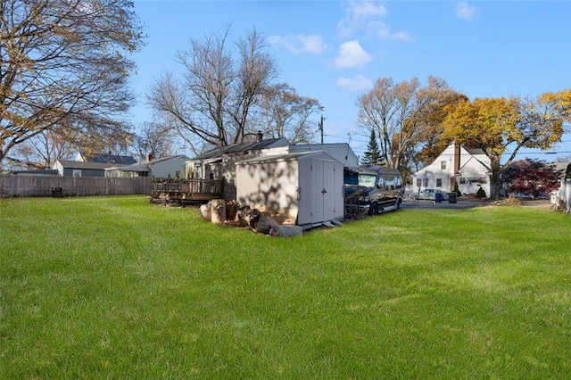 view of yard featuring a storage shed