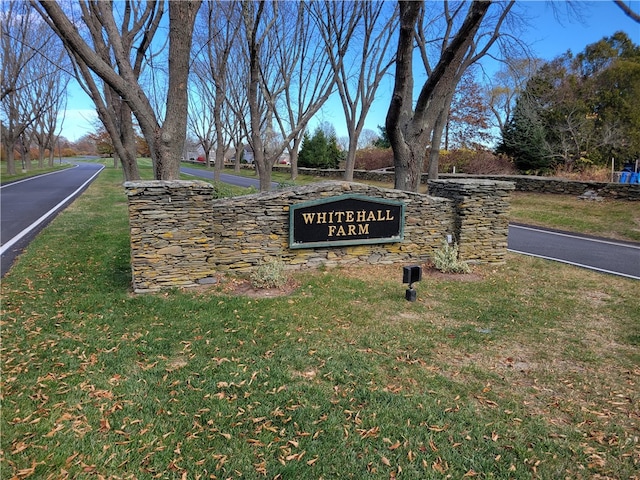 community sign featuring a yard