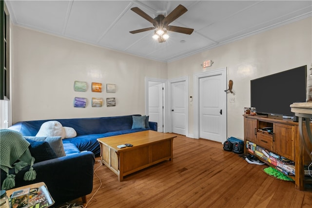 living room featuring ceiling fan, crown molding, and light hardwood / wood-style flooring