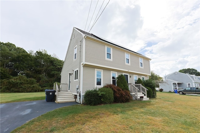 view of front of property with a front yard