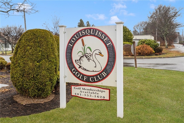 community / neighborhood sign with a lawn