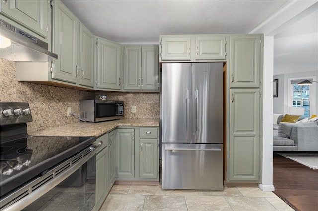 kitchen featuring decorative backsplash, stainless steel appliances, and light hardwood / wood-style floors