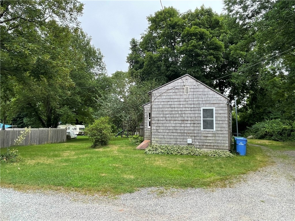 view of side of property featuring a lawn