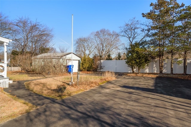 view of yard featuring a garage and an outdoor structure