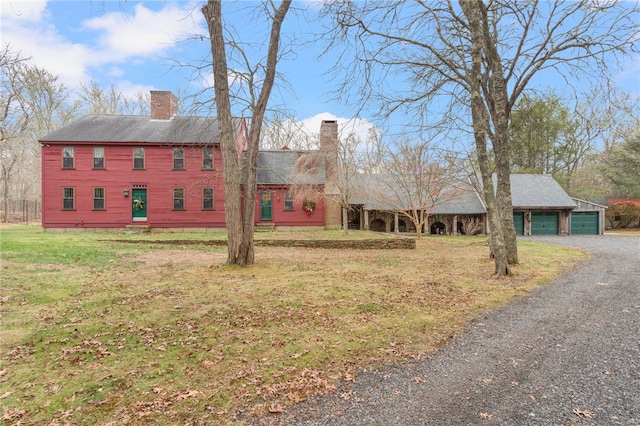 view of front of house featuring a front lawn